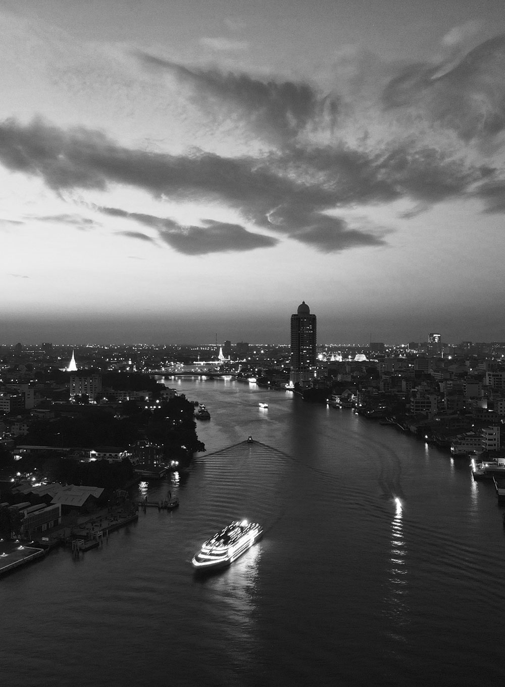 BANGKOK
RIVERSIDE LUXURY HOTEL
AND RESIDENCES